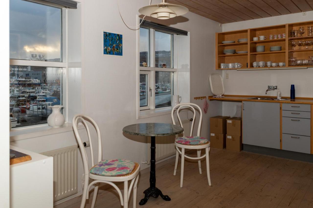 Guesthouse At The Boat Harbour Torshavn Exterior photo